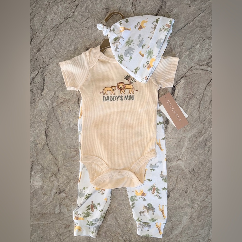Chickpea Beige 'Daddy's Mini' Lion Bodysuit Set